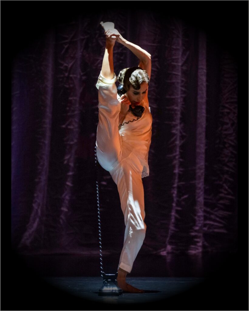 Tercera foto de la danza "La voz que espera" de 2024