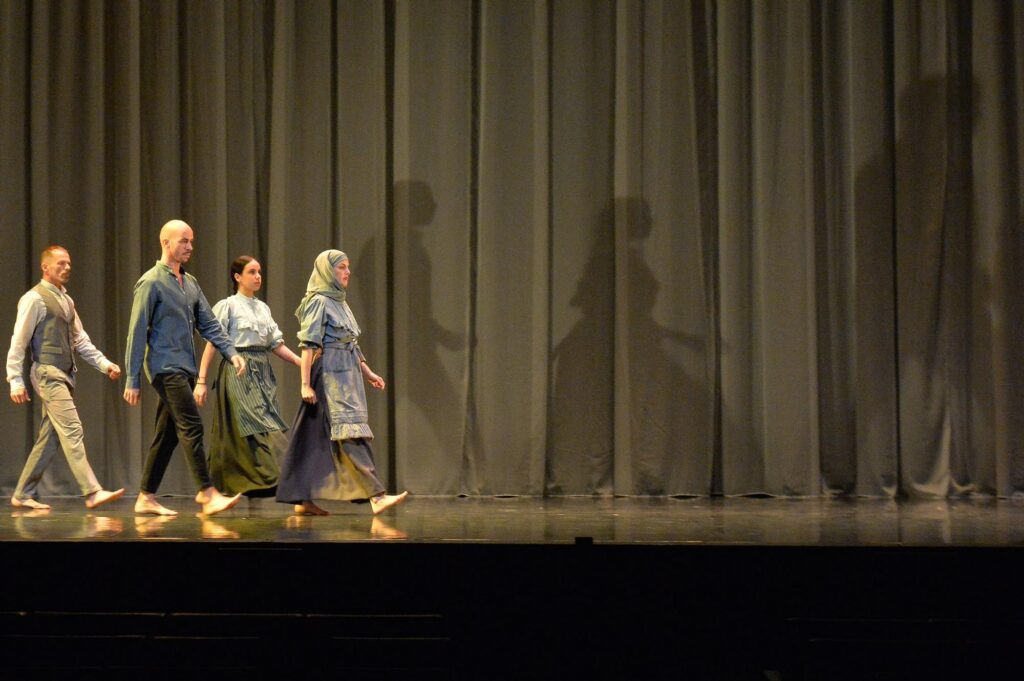 Cuarta foto de la danza "La umbría" de 2022