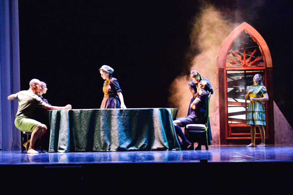 Primera foto de la danza "La umbría" de 2022